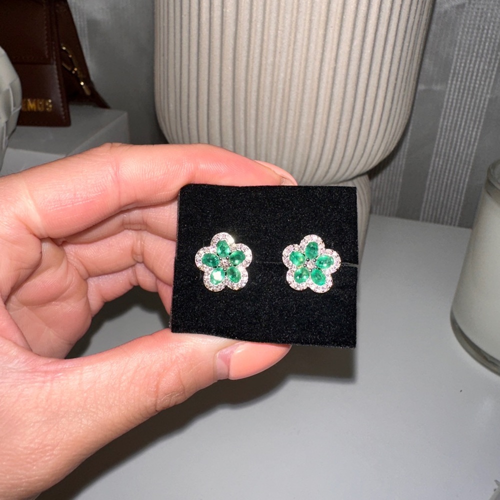 18k Yellow Gold Natural Emerald Diamond Flower Earrings